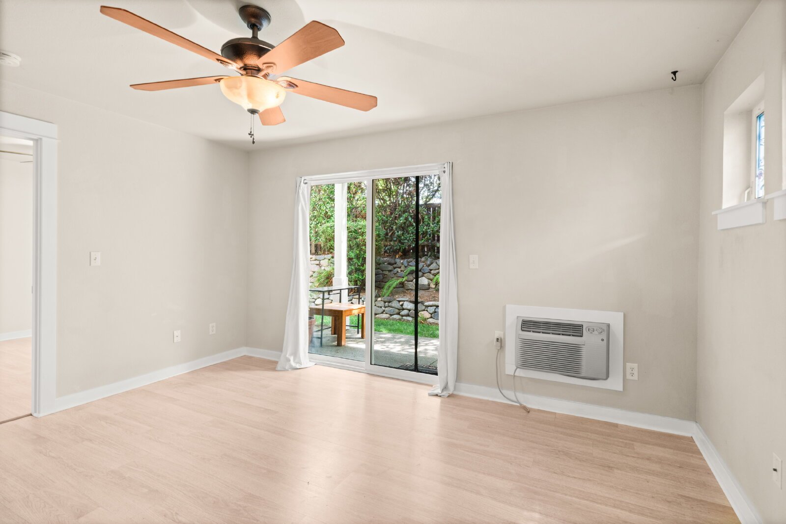 Modern Condo in Ashland, OR property image