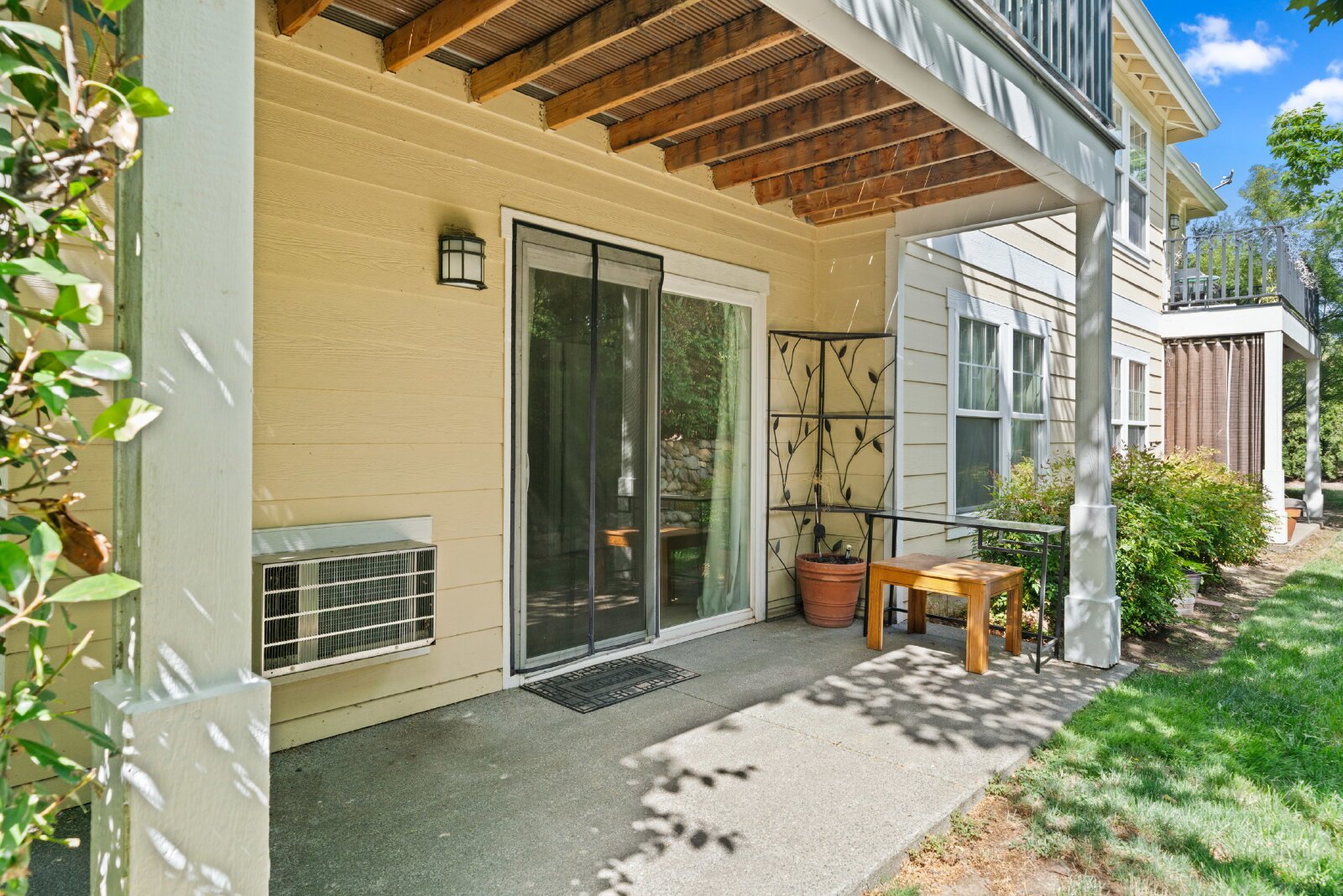 Modern Condo in Ashland, OR property image