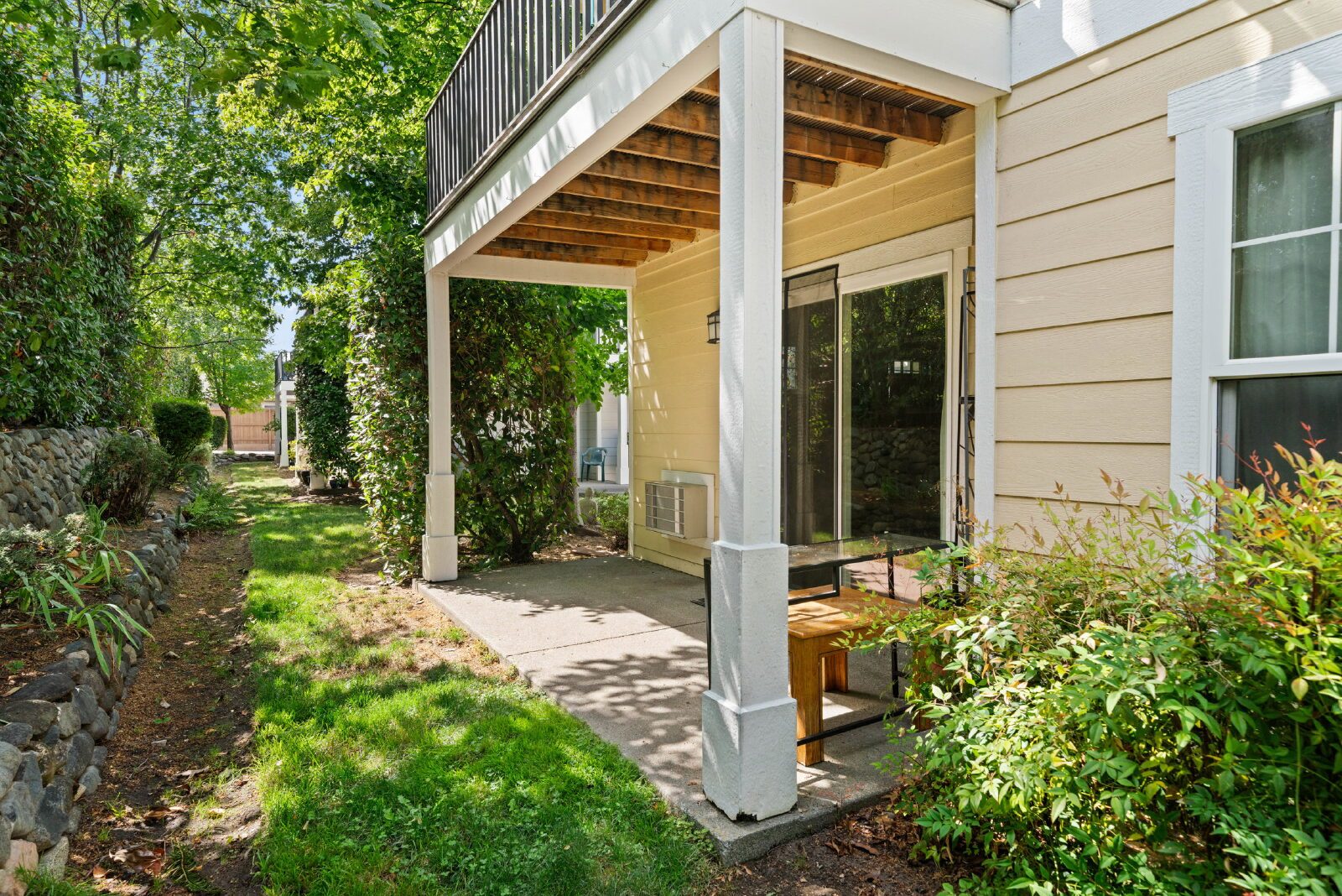 Modern Condo in Ashland, OR property image