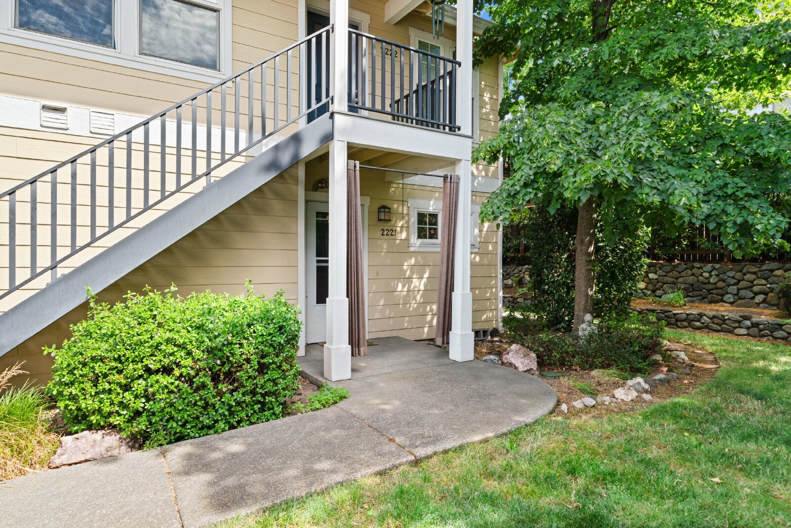 Modern Condo in Ashland, OR property image