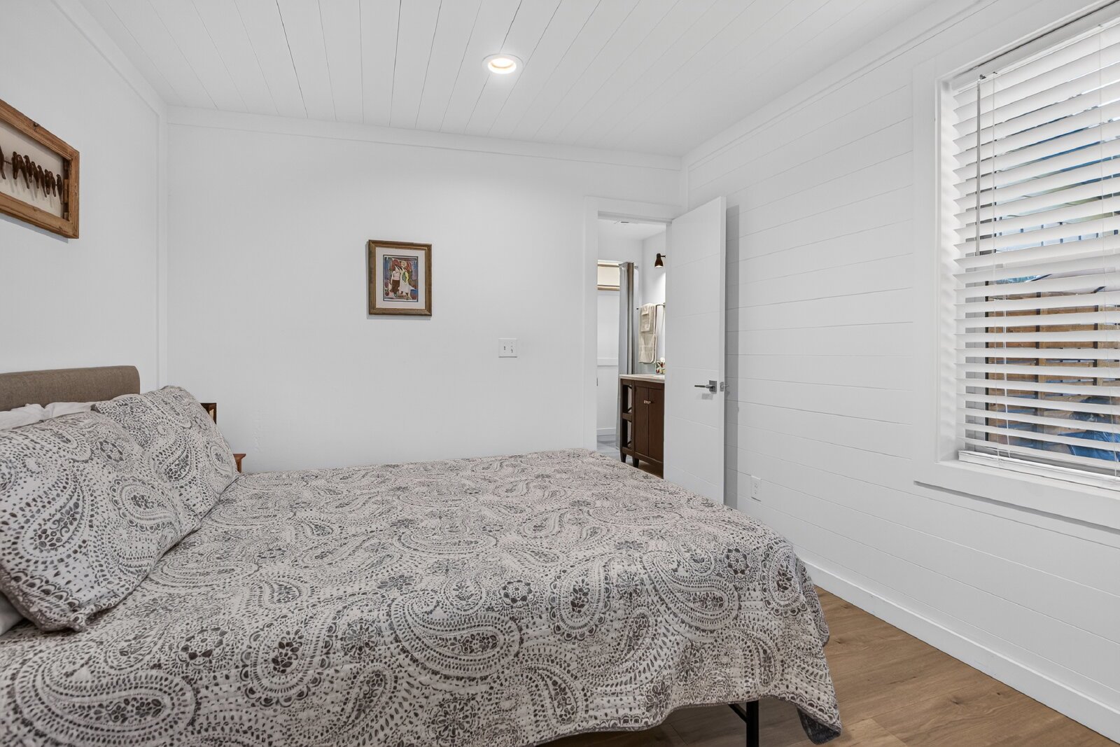 For Rent – Beautiful Fully Furnished 1 Bedroom ADU in Ashland property image