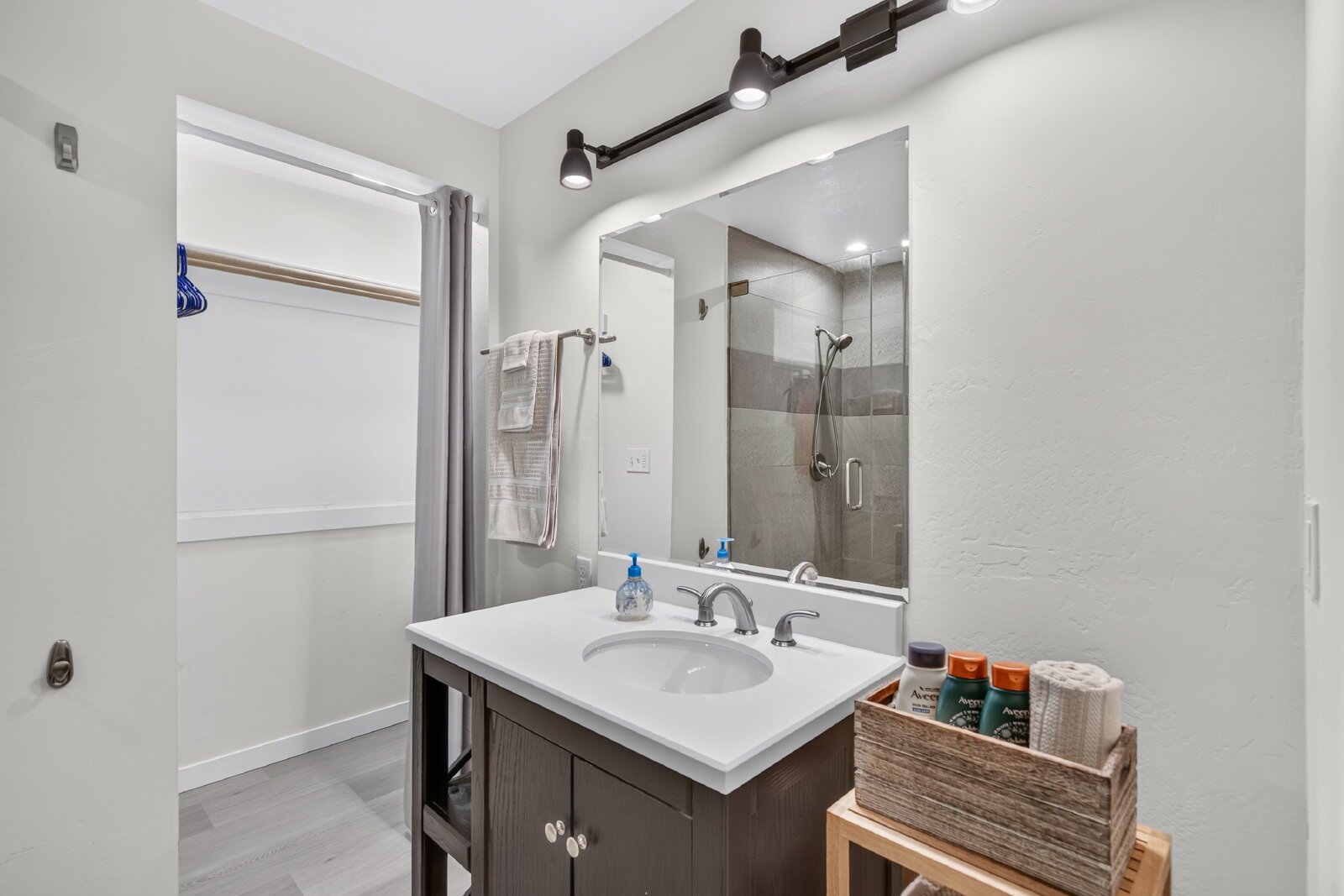 For Rent – Beautiful Fully Furnished 1 Bedroom ADU in Ashland property image