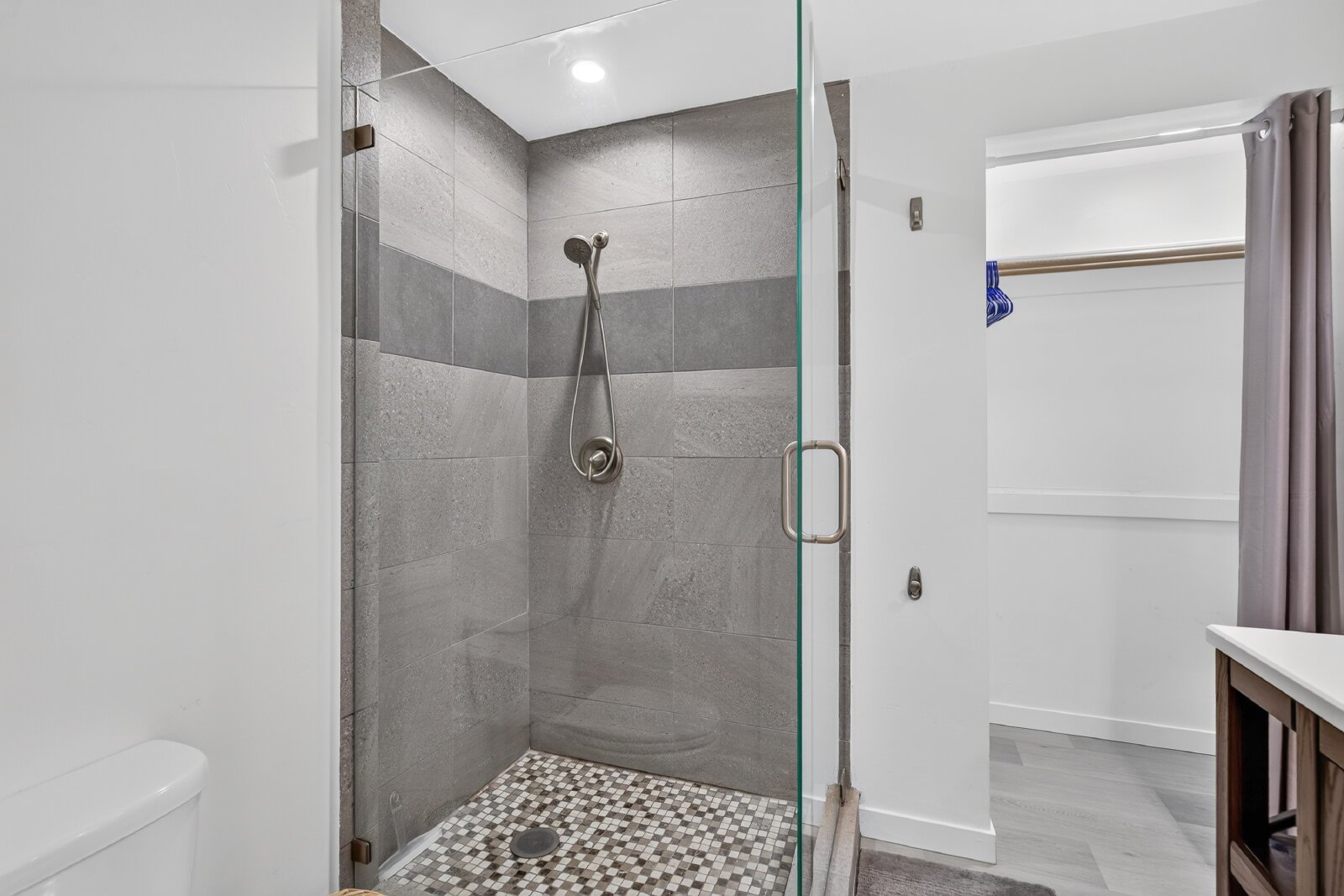 For Rent – Beautiful Fully Furnished 1 Bedroom ADU in Ashland property image