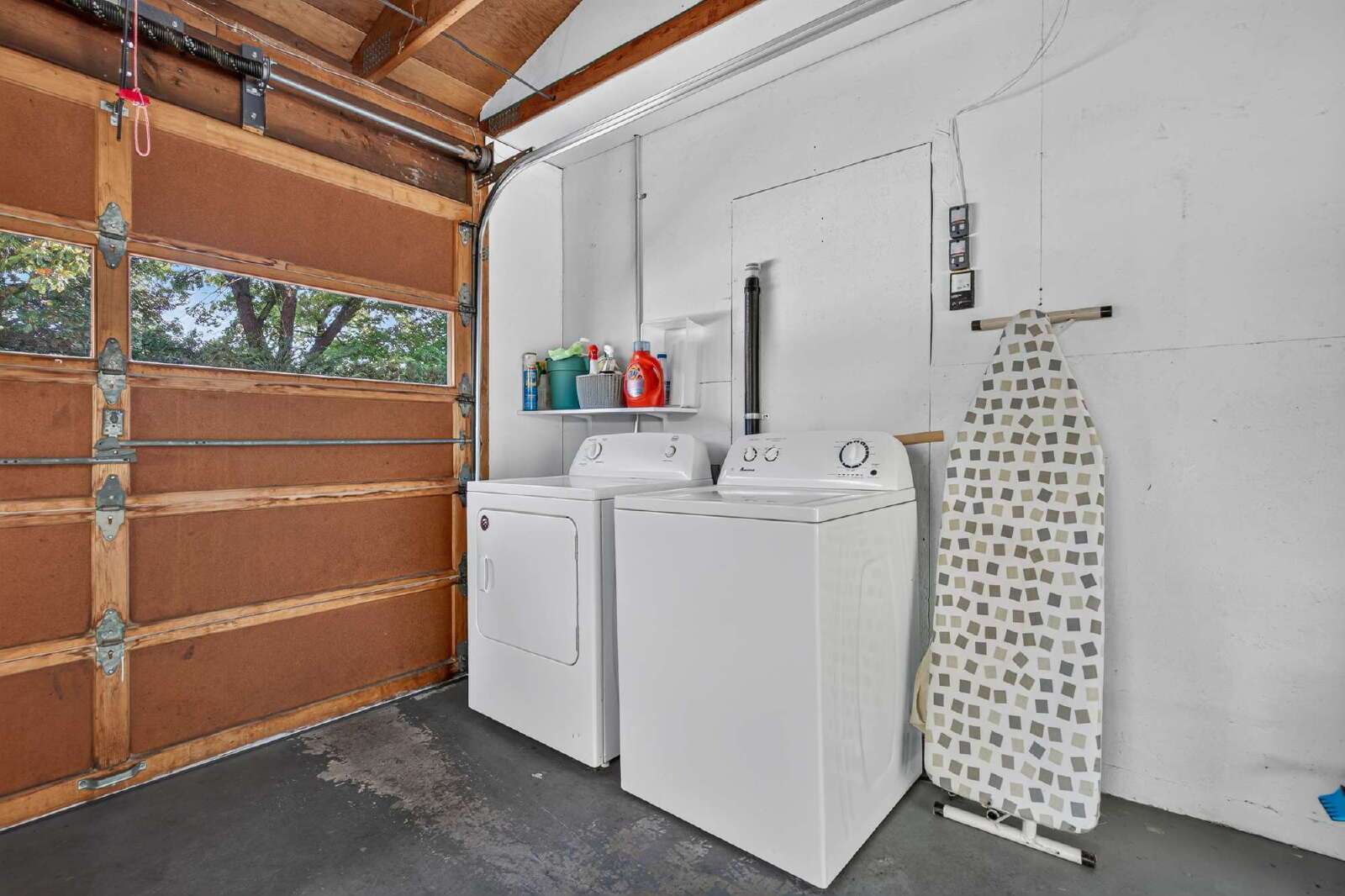 For Rent – Beautiful Fully Furnished 1 Bedroom ADU in Ashland property image