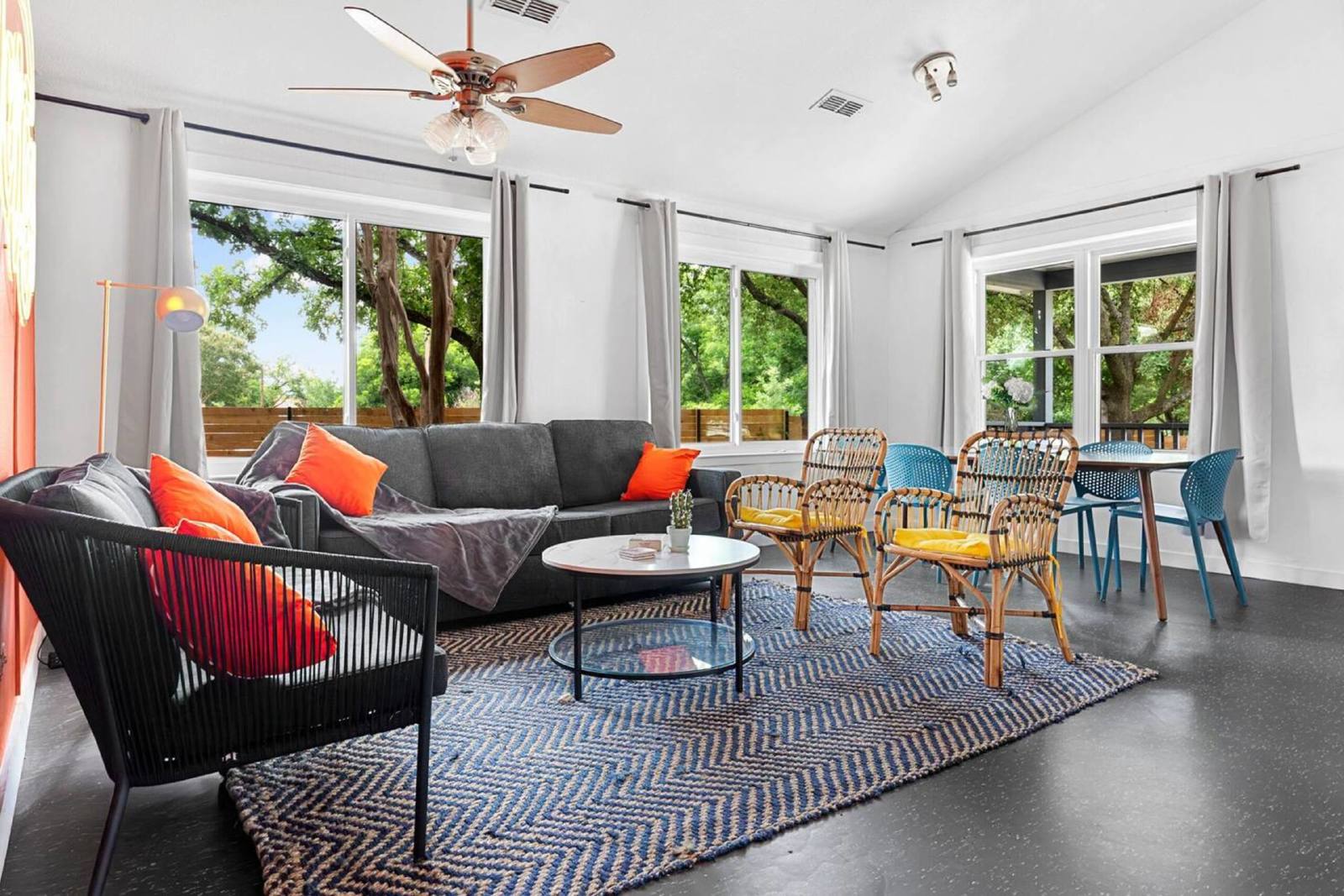 E. Austin Family Hangout! Pool & BBQ -Fully fenced property image