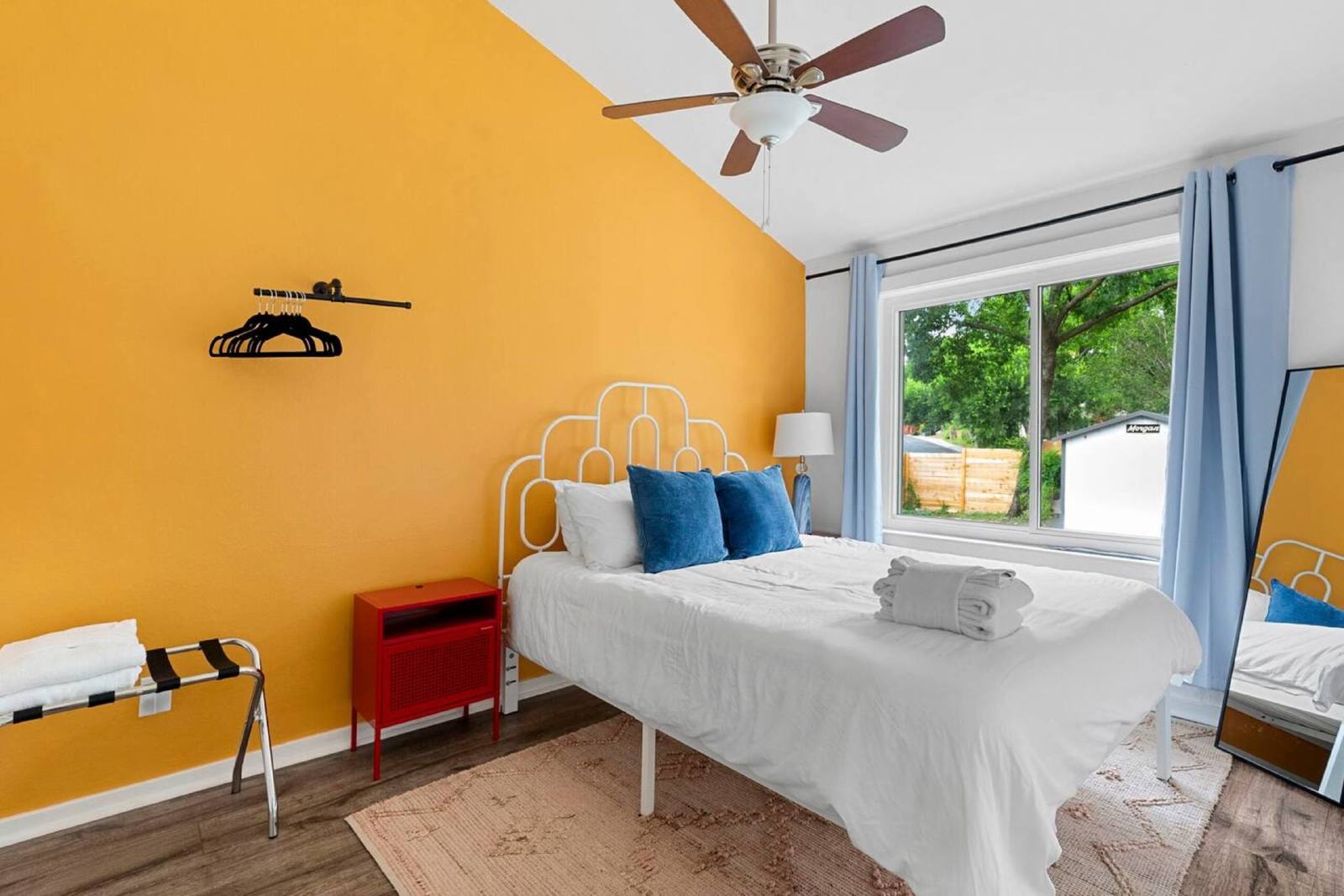 E. Austin Family Hangout! Pool & BBQ -Fully fenced property image