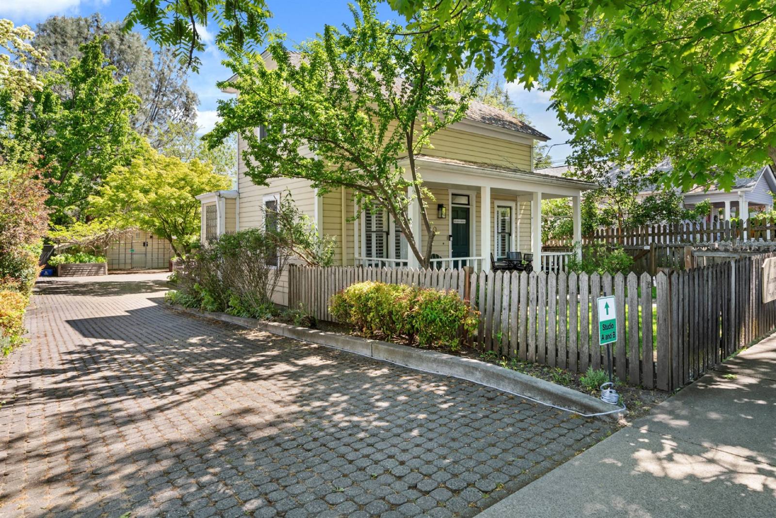 Downtown Ashland House - Walk to Plaza and OSF! property image
