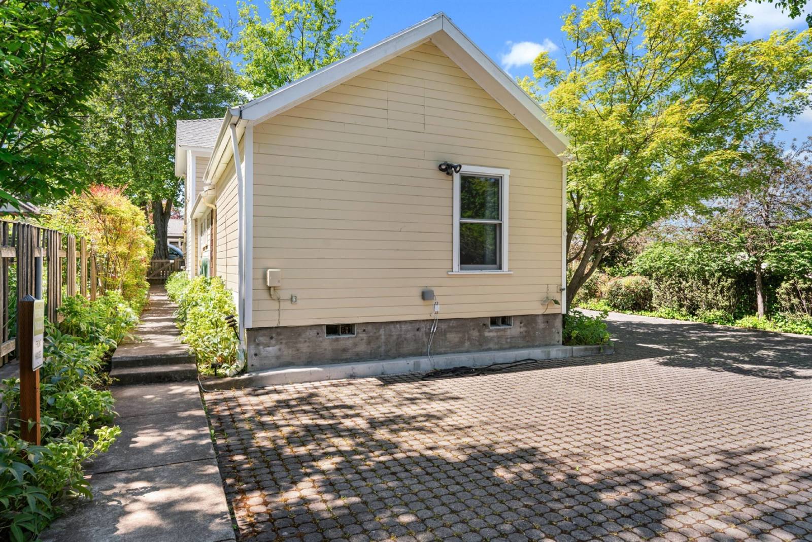 House + 2 Studios- 3 blocks from the Plaza! property image