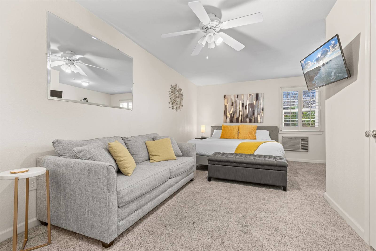 House + 2 Studios- 3 blocks from the Plaza! property image