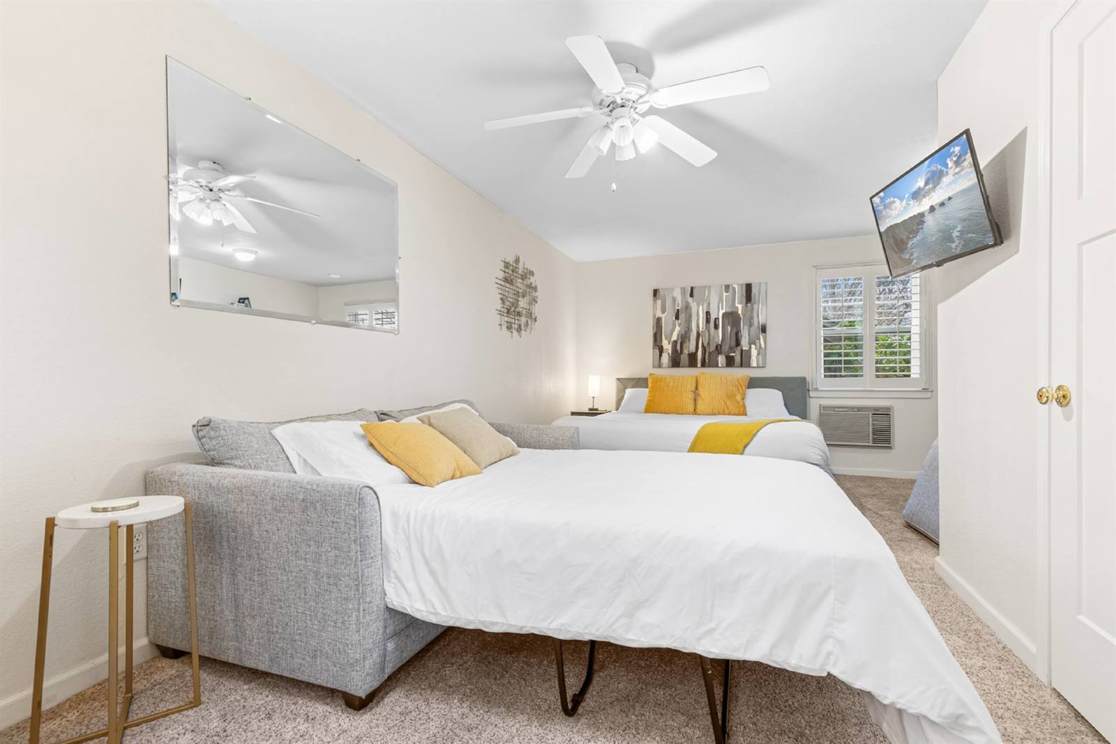 House + 2 Studios- 3 blocks from the Plaza! property image