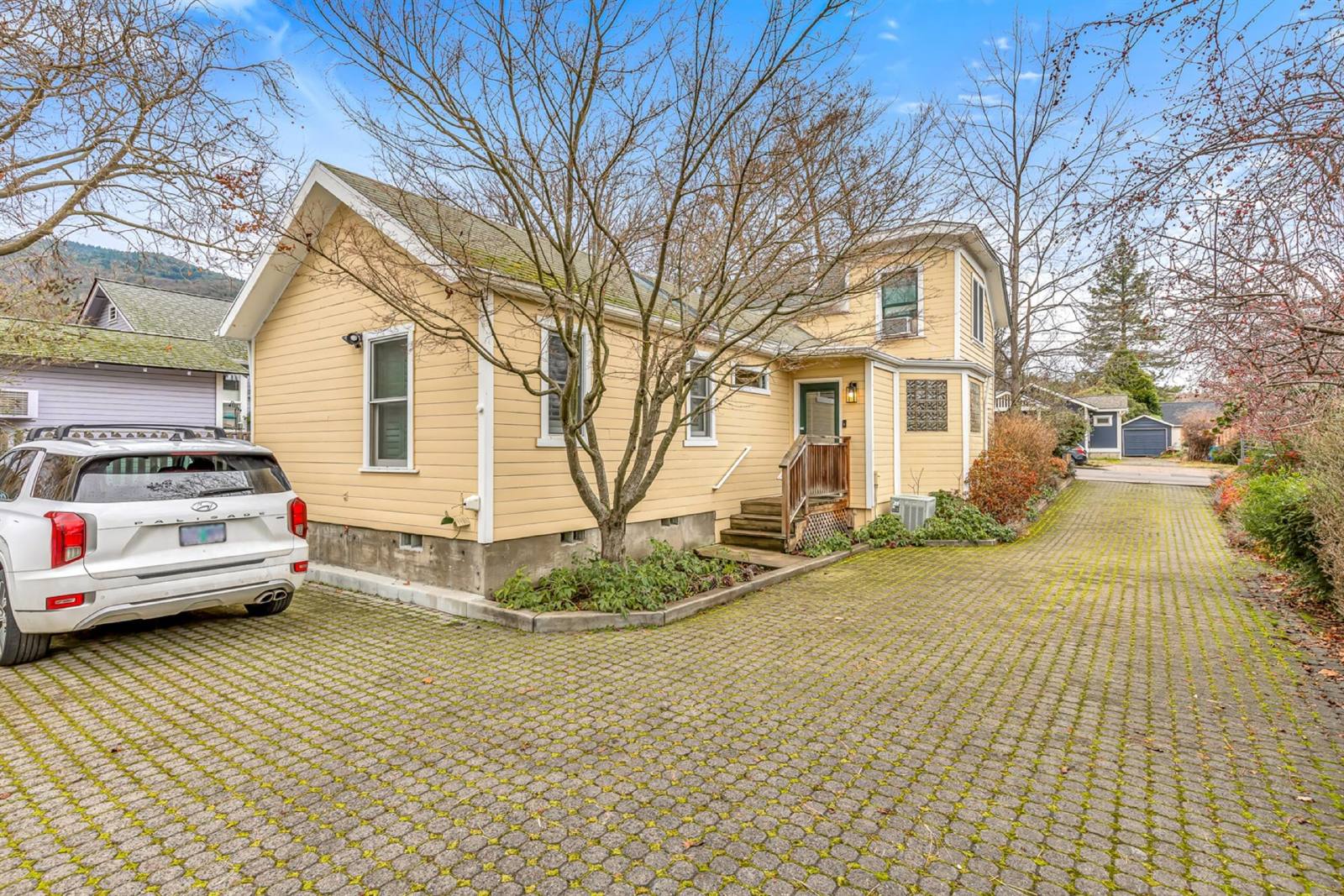 House + 2 Studios- 3 blocks from the Plaza! property image
