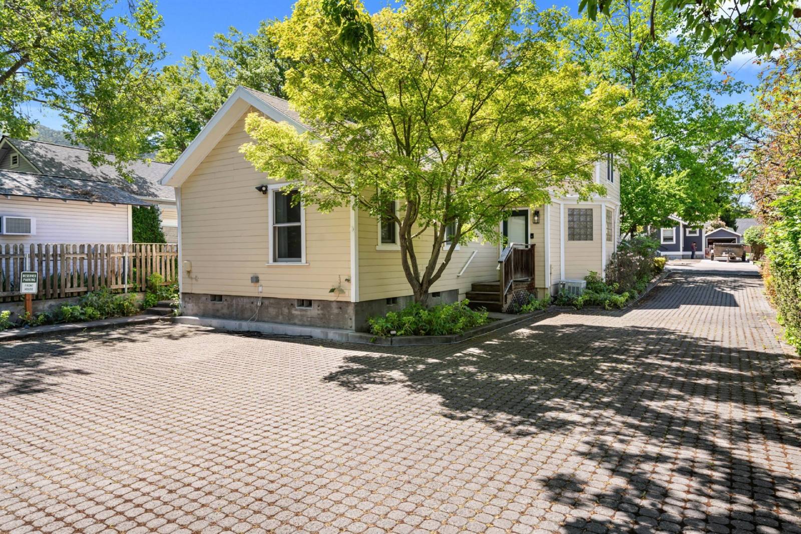 House + 2 Studios- 3 blocks from the Plaza! property image