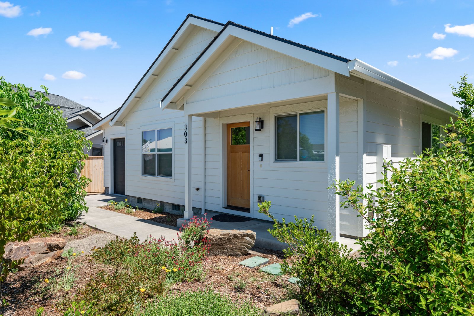Talent Cottage- 2 King beds, 2 bath with garage! property image