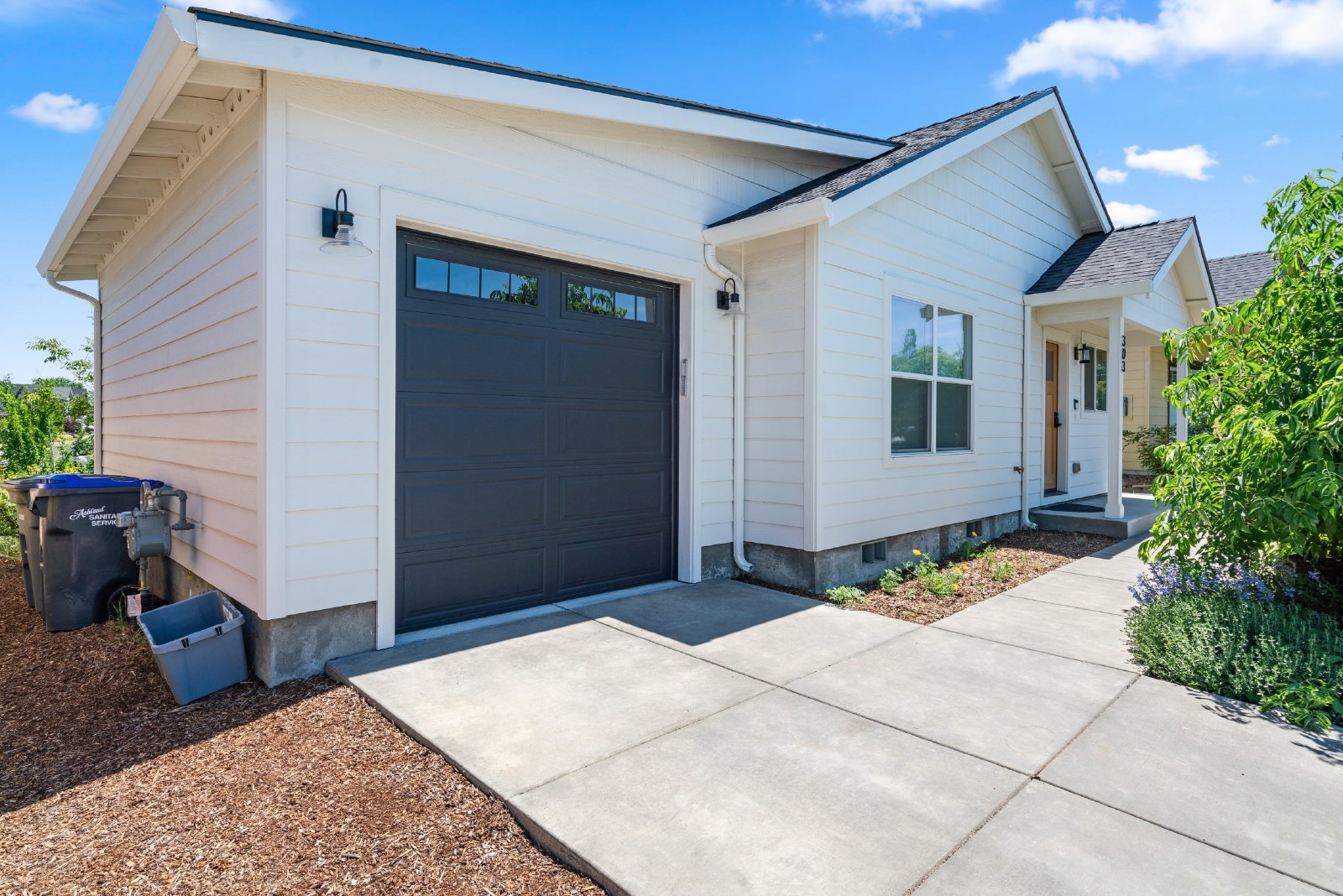 Talent Cottage- 2 King beds, 2 bath with garage! property image