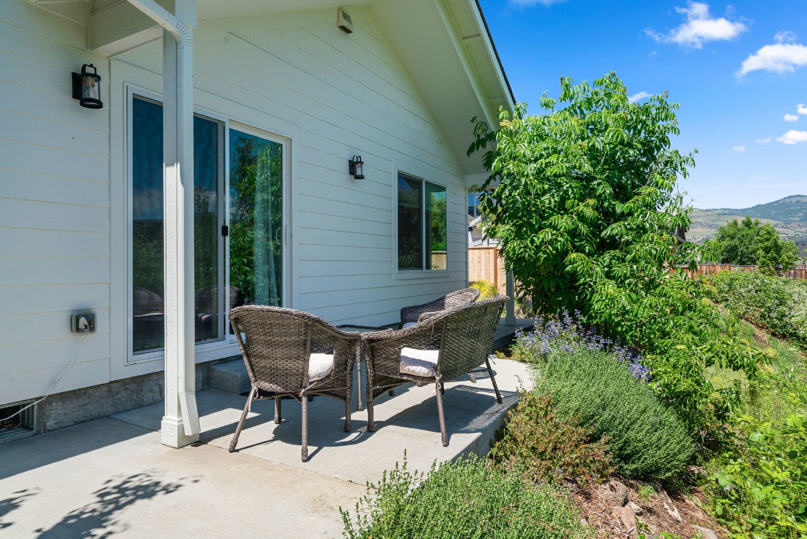 Talent Cottage- 2 King beds, 2 bath with garage! property image