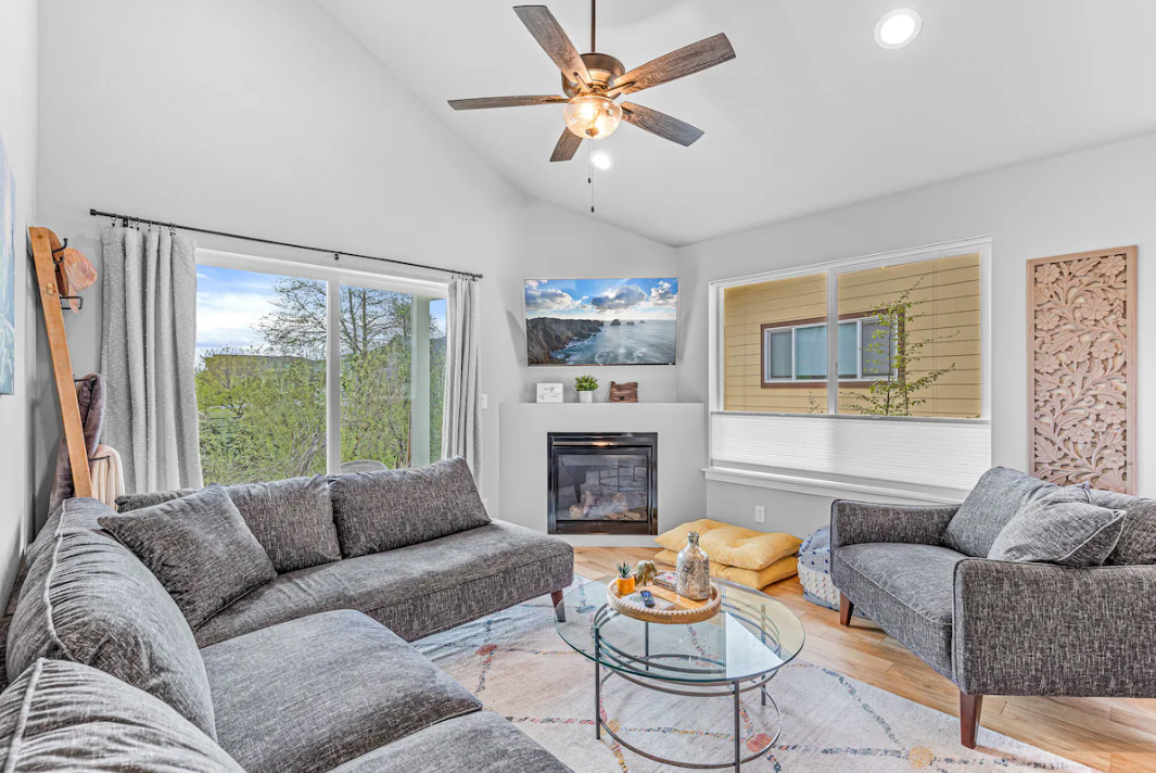 Talent Cottage- 2 King beds, 2 bath with garage! property image